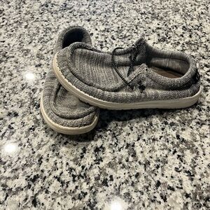 Youth Hey Dudes size 6-7